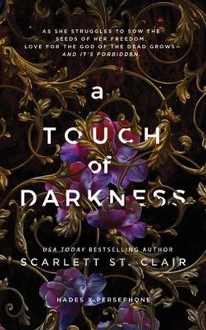 Omslag: "A touch of darkness" av Scarlett St. Clair